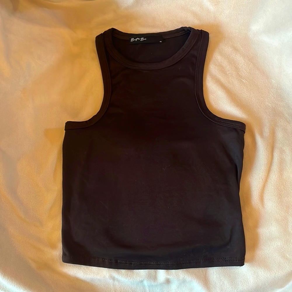 Brit & Bri woman’s razor back fitted tank top. XS. Dark brown.